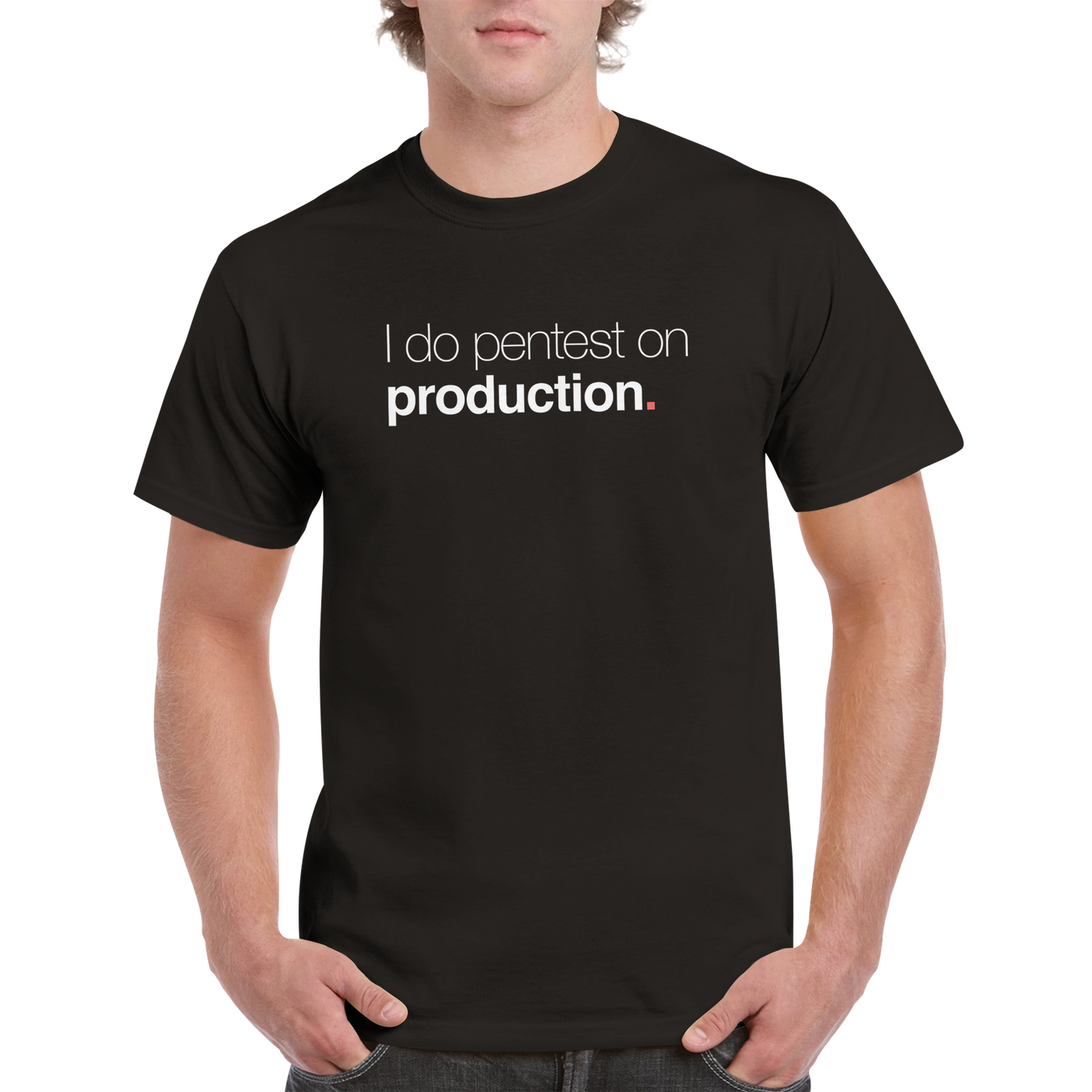 Ich teste die Produktion des Unisex-T-Shirts 
